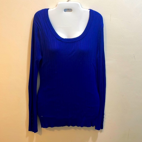 Blue long sleeve sweater - Picture 1 of 3